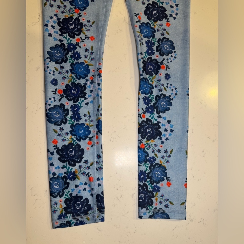 The Upside Floral Performance Leggings Blue Dahlia Print Size 8 NWT - Picture 4 of 8